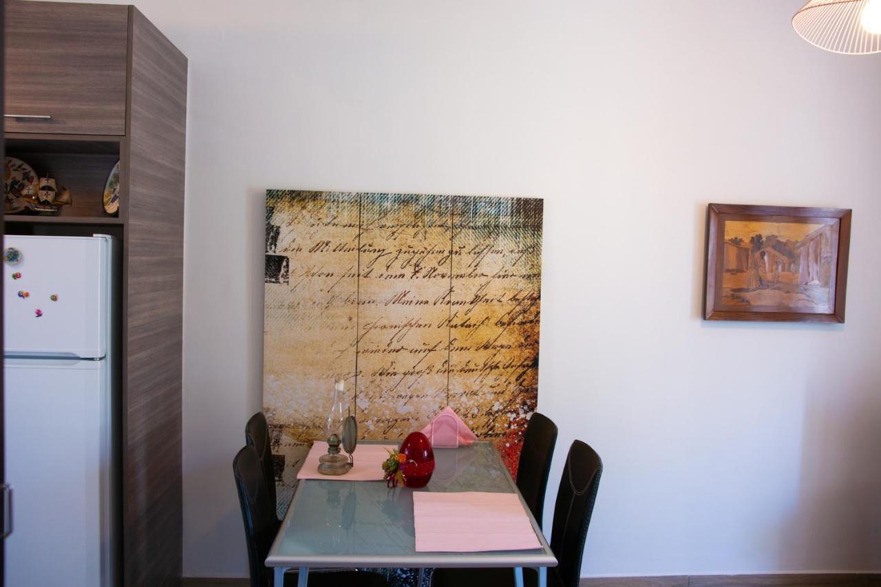 Quality In Aegaleo Apartment *